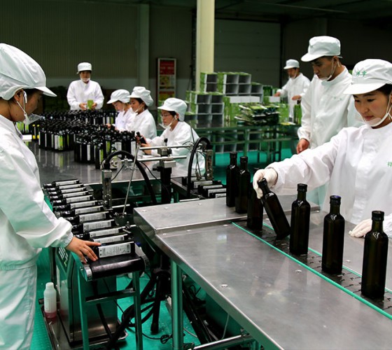 祥宇特級(jí)初榨橄欖油作為國(guó)產(chǎn)優(yōu)質(zhì)橄欖油，始終以質(zhì)量求生存、以品牌謀發(fā)展、以質(zhì)量創(chuàng)業(yè)績(jī)、以品質(zhì)追卓越。在近20年的辛苦耕耘，在品質(zhì)方面的不斷改進(jìn)..