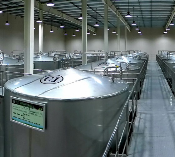 公司擁有都橄欖行業(yè)中亞洲最大的萬(wàn)噸標(biāo)準(zhǔn)化恒溫避光隔氧儲(chǔ)油庫(kù)，具備最佳的15℃-22℃低恒溫儲(chǔ)存環(huán)境。全部?jī)?chǔ)油罐采用食品級(jí)專(zhuān)用不銹鋼制作，采用..